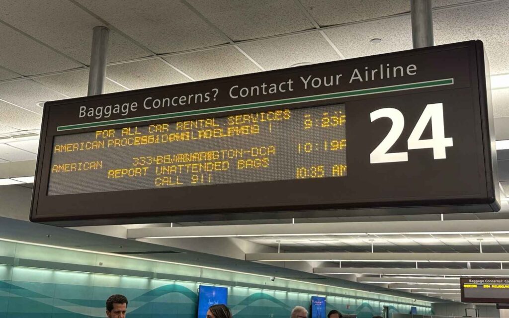 Placa interna no aeroporto de Miami